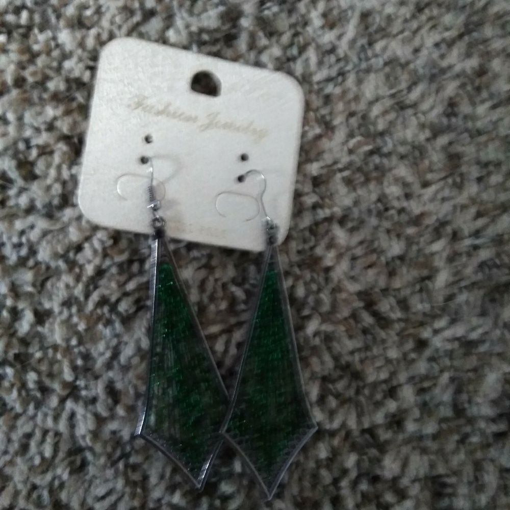 Jewelry - Picture 3 of 4